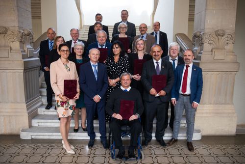 „Három az egyben képzés” = Érettségi + Szakma + Diploma