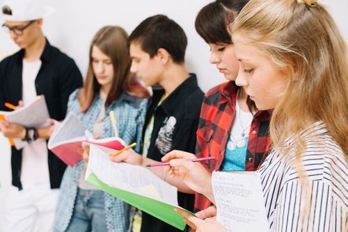 NE CSÜGGEDJ! VANNAK MÉG PIACKÉPES SZAKMÁINK! 